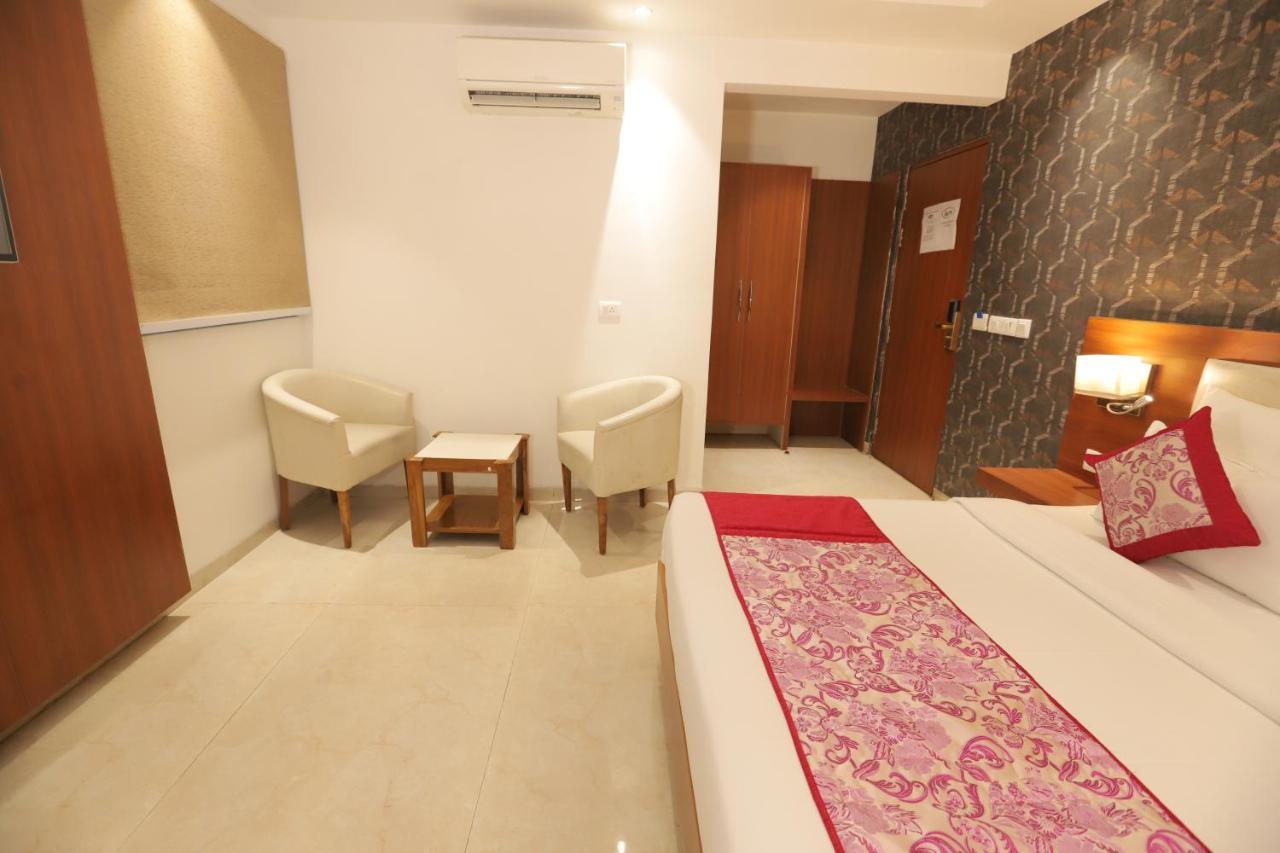 Nh Skye Suites 뉴델리 외부 사진