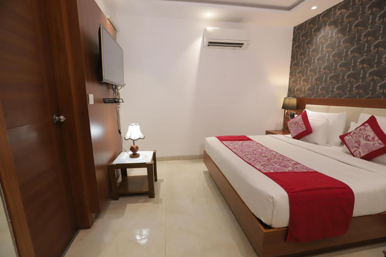 Nh Skye Suites 뉴델리 외부 사진