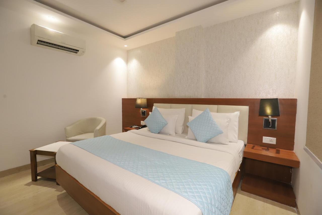 Nh Skye Suites 뉴델리 외부 사진