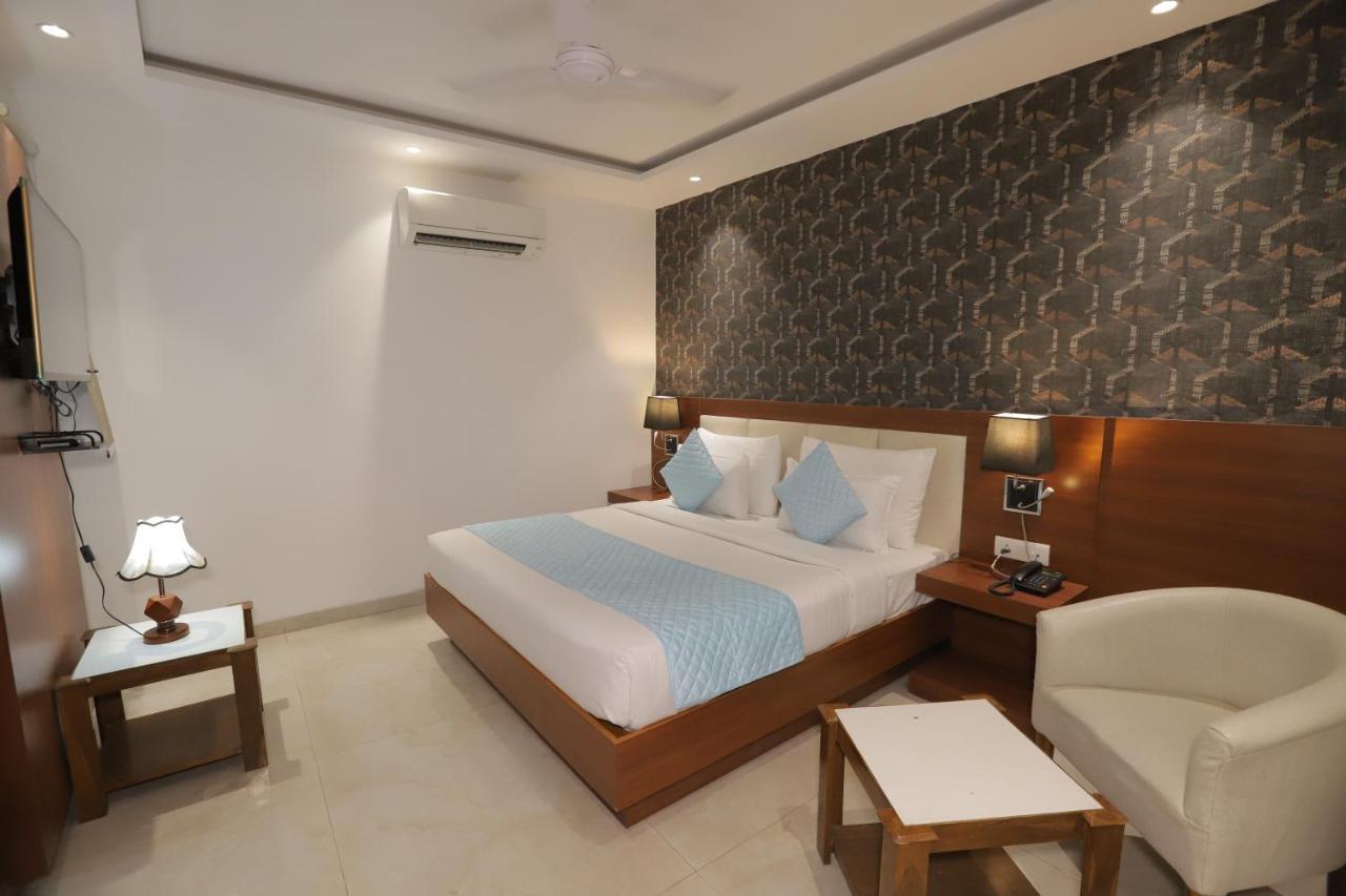 Nh Skye Suites 뉴델리 외부 사진