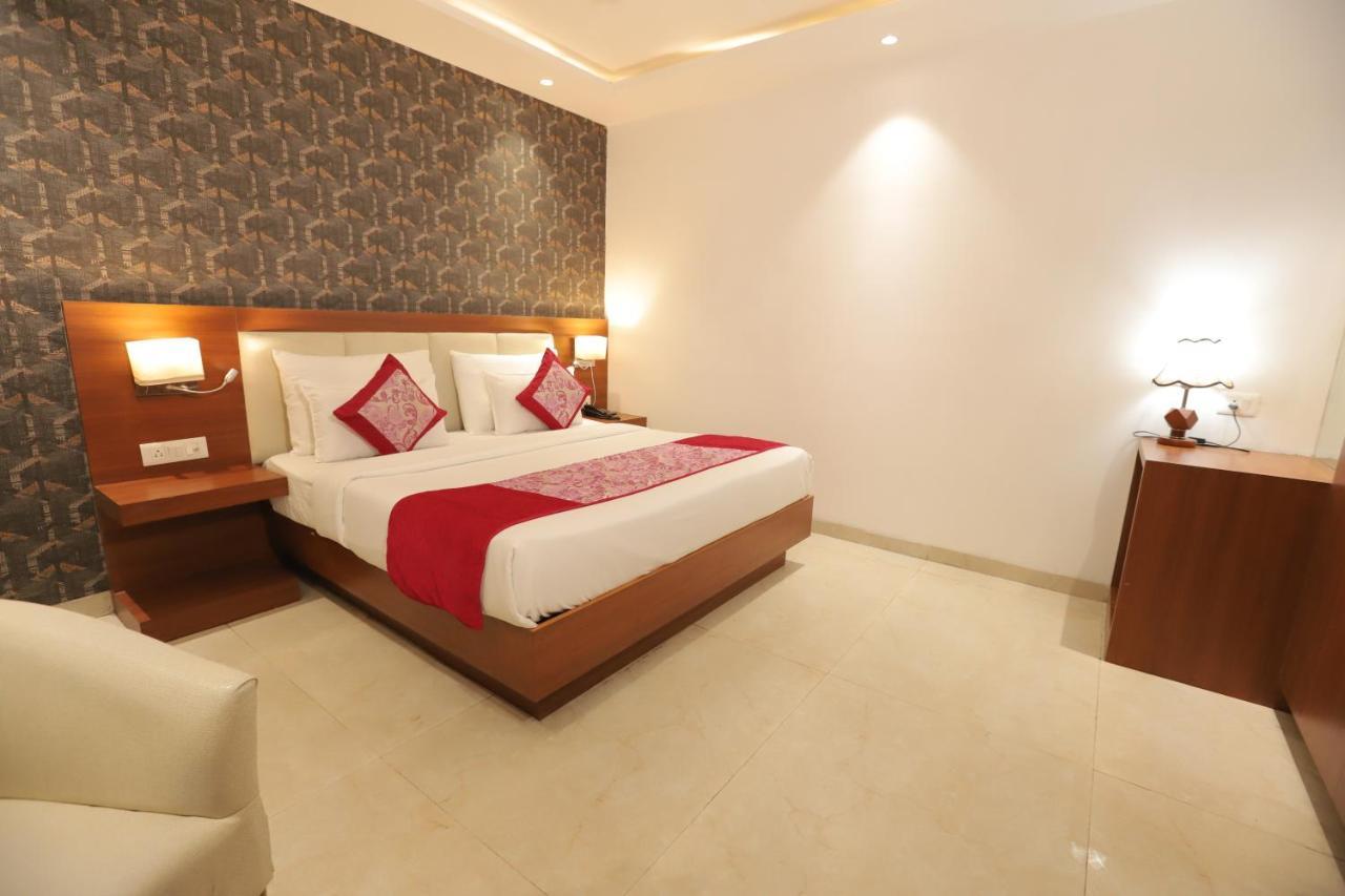 Nh Skye Suites 뉴델리 외부 사진