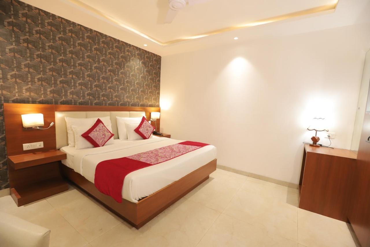 Nh Skye Suites 뉴델리 외부 사진
